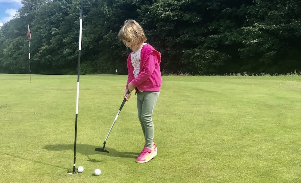 Lottie putting