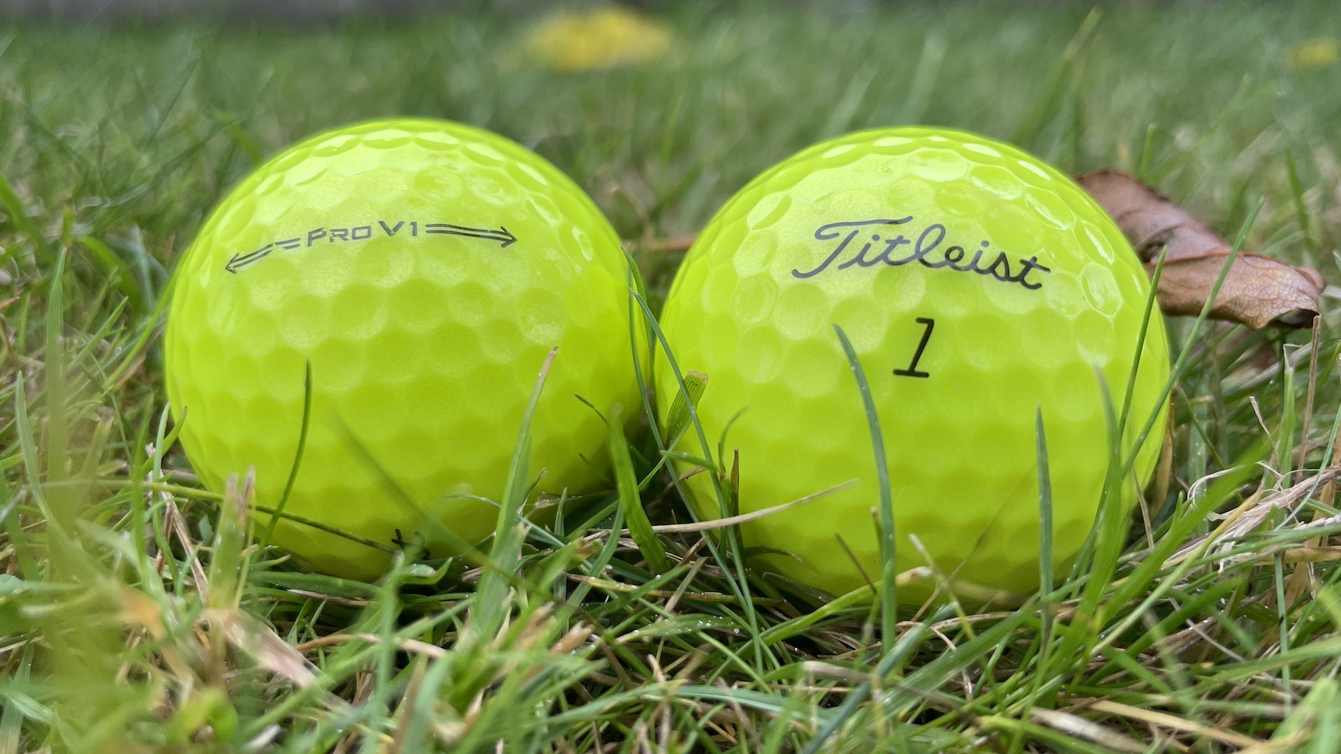 Titleist PRO V1 yellow golf balls